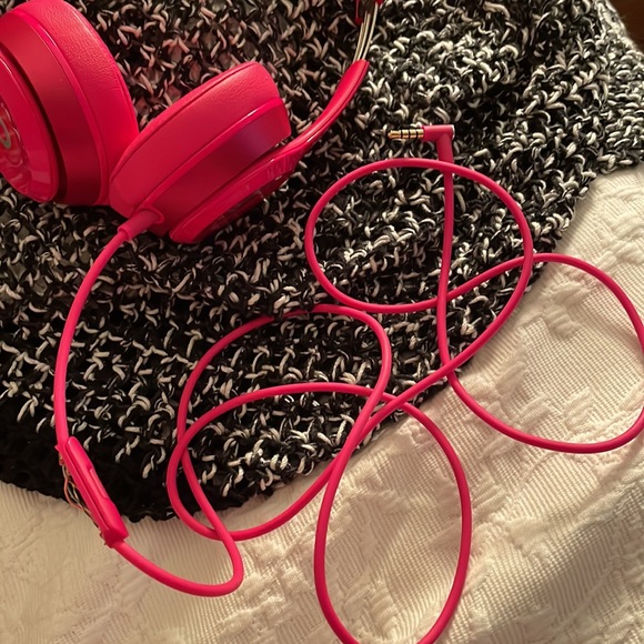 Beats by Dre Solo Over-the-ear Headphones - Picture 7 of 8